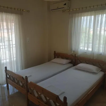 Poly's House דירה Vrasná