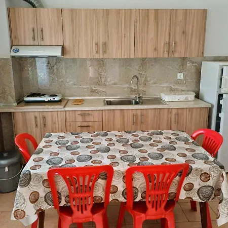 Poly's House Vrasná